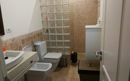 Edificio en Cabo Blanco