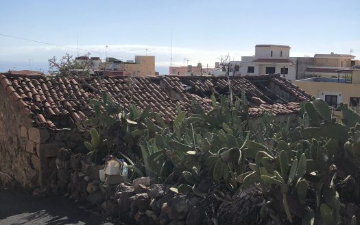 Solar urbano con casa antigua en Tejina, Guia de Isora