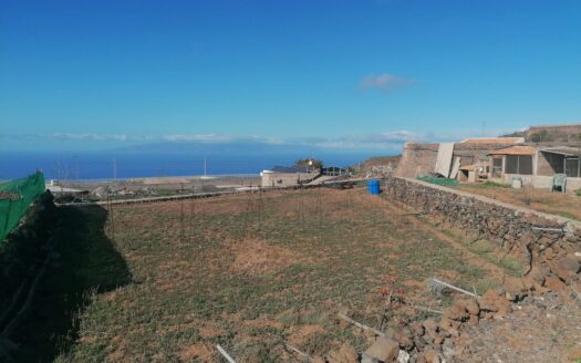 Finca con cuarto de aperos y estanque de agua en Alcalá